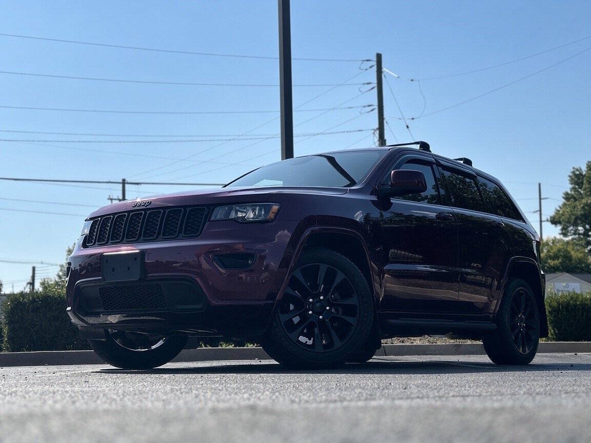 Used 2019 Jeep Grand Cherokee Altitude AWD/4WD image 2