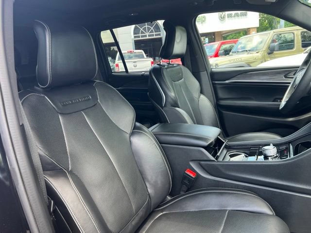Used 2023 Jeep Grand Cherokee Overland w/ Luxury Tech Group IV AWD/4WD image 30