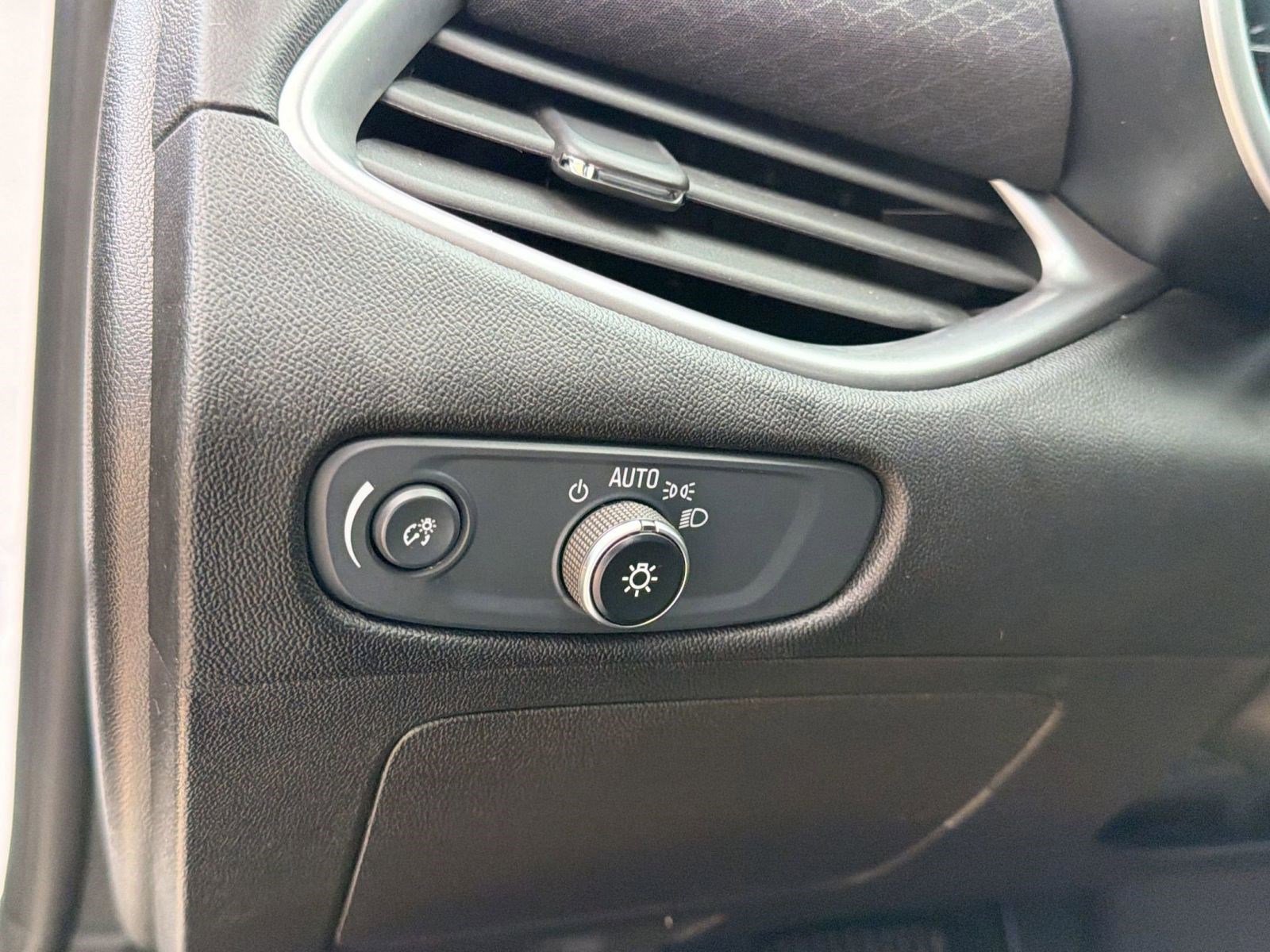 Used 2025 Chevrolet Malibu LT image 19