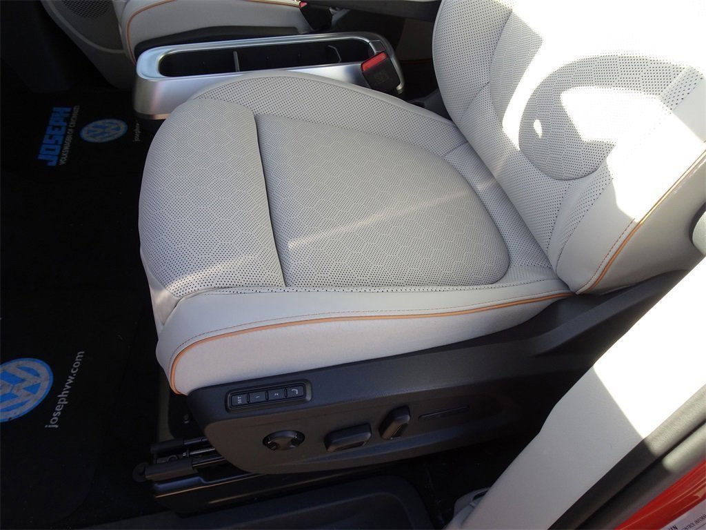 New 2025 Volkswagen ID. Buzz 1st Edition image 11