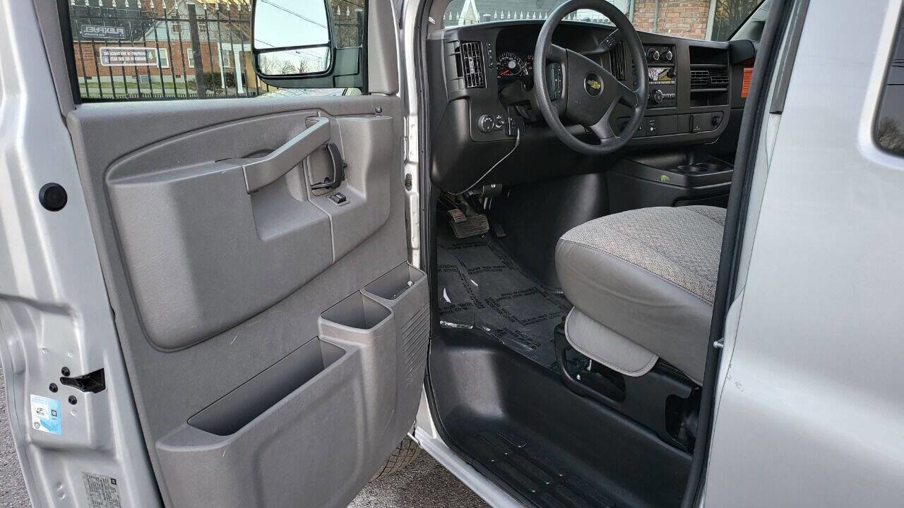 Used 2018 Chevrolet Express 3500 LT w/ LT Preferred Equipment Group image 13