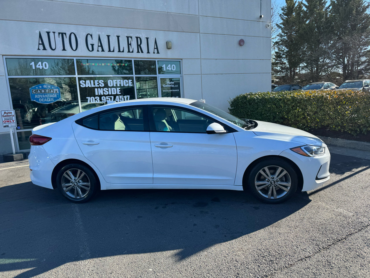 Used 2017 Hyundai Elantra SE image 2