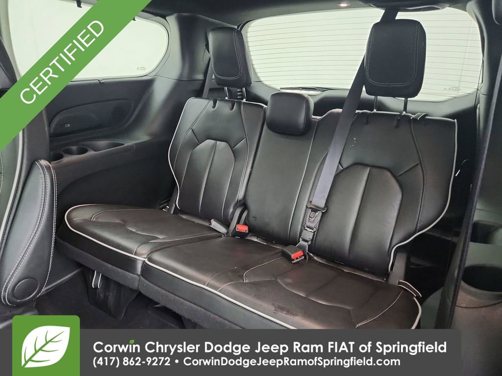 Certified 2025 Chrysler Pacifica Limited image 33