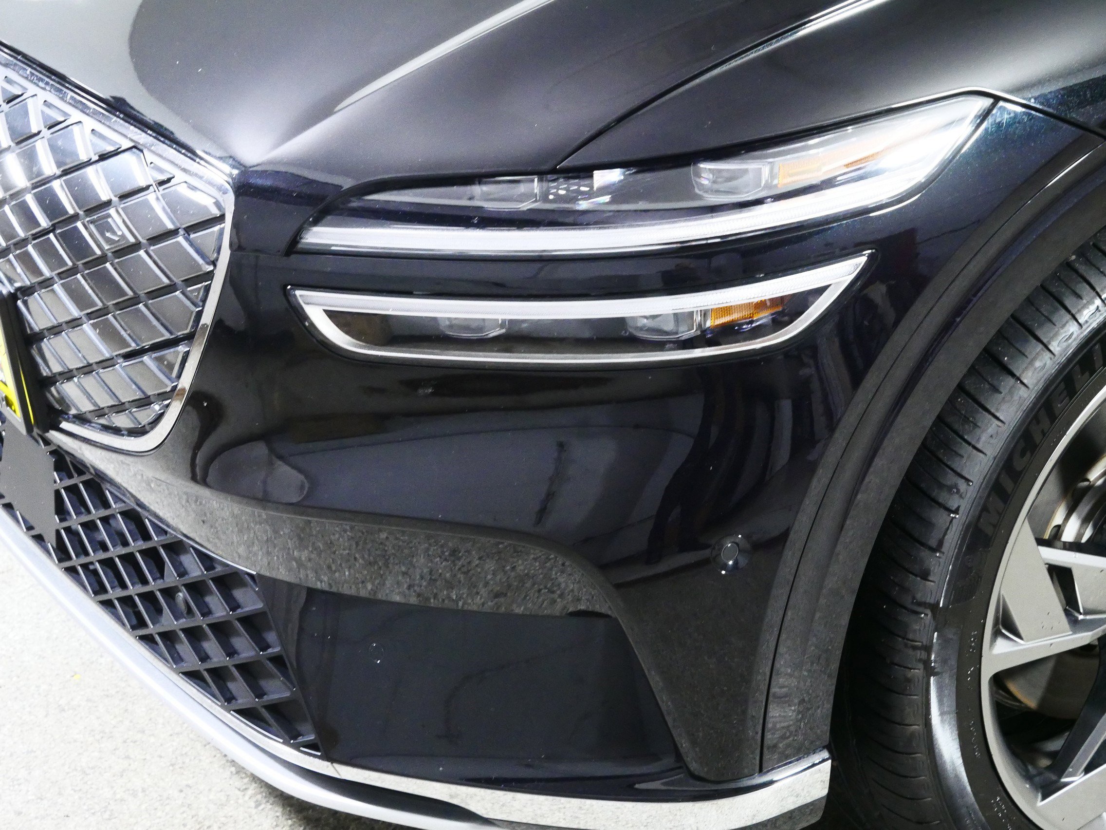 Certified 2025 Genesis Electrified GV70 Advanced w/ Prestige Package image 16