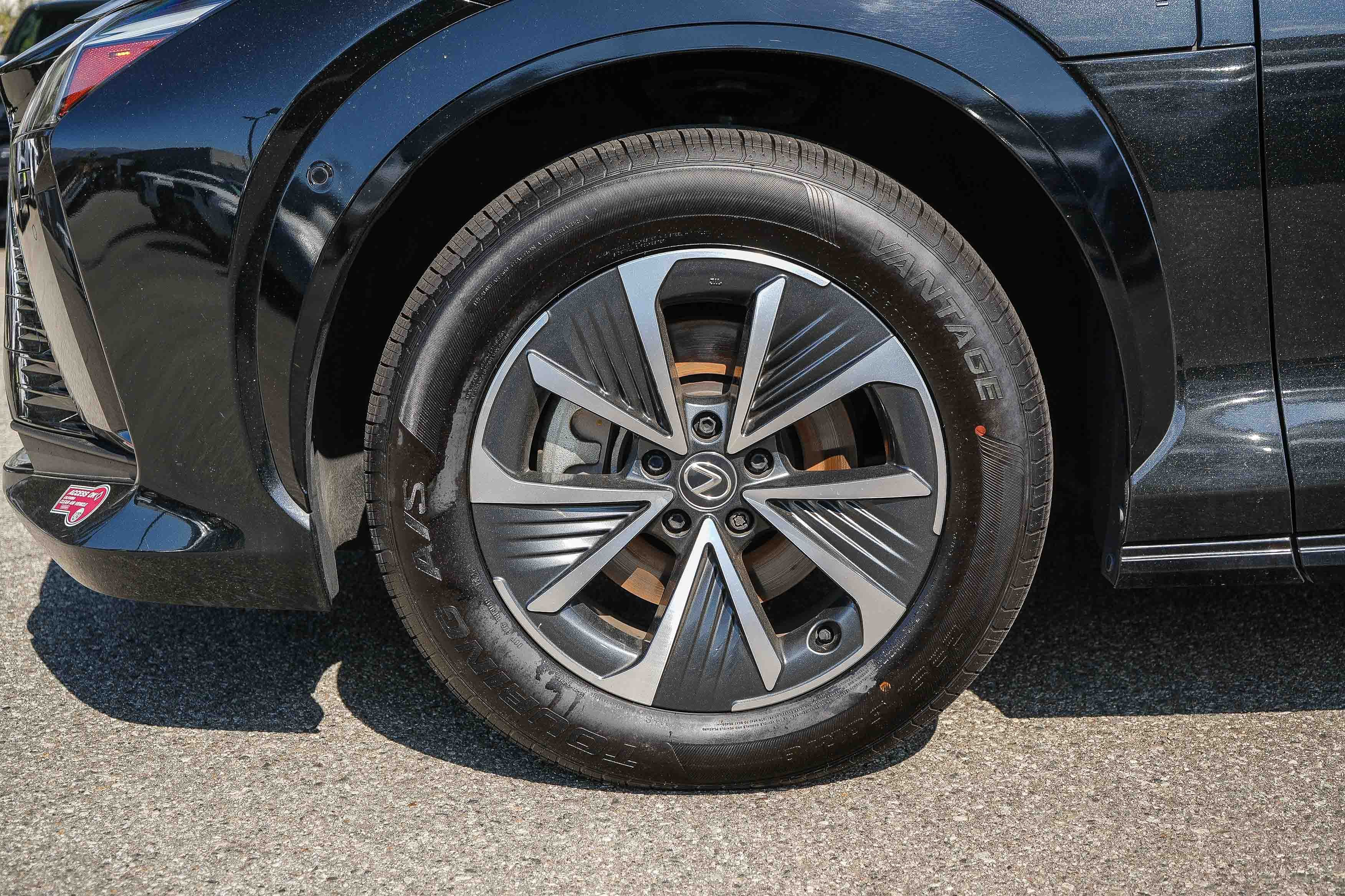 Used 2024 Lexus RZ 300e Premium w/ Technology Package FWD image 11