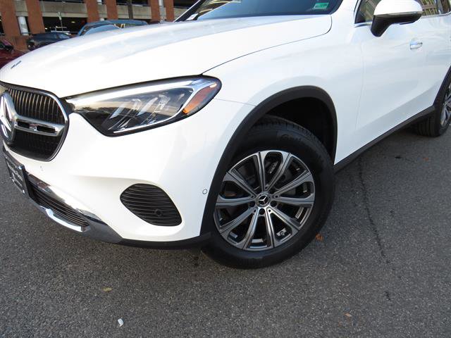 Used 2025 Mercedes-Benz GLC 300 4MATIC image 23