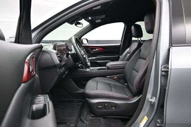 Used 2025 Chevrolet Traverse Z71 w/ Driver Confidence Package AWD/4WD image 19