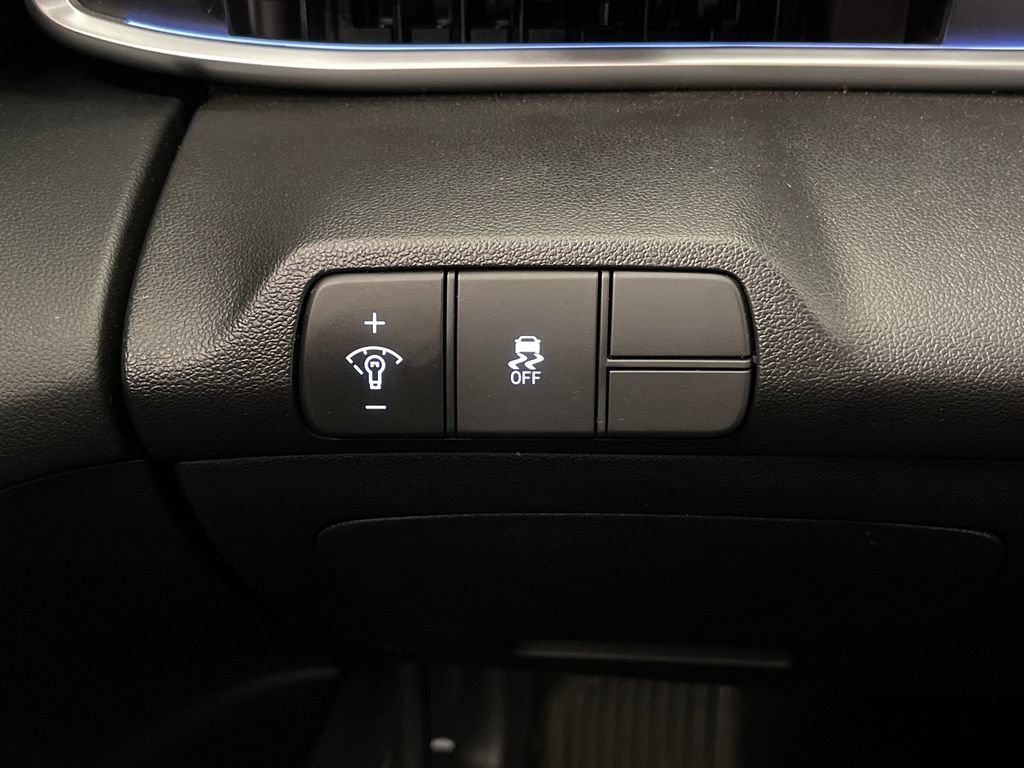 Certified 2025 Hyundai Elantra SEL FWD image 30