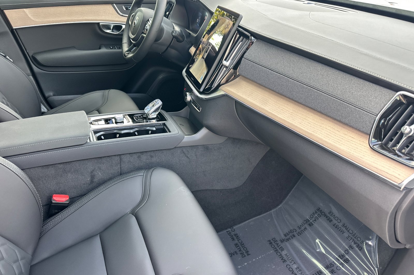 New 2026 Volvo XC90 T8 Plus w/ Protection Package AWD/4WD image 12