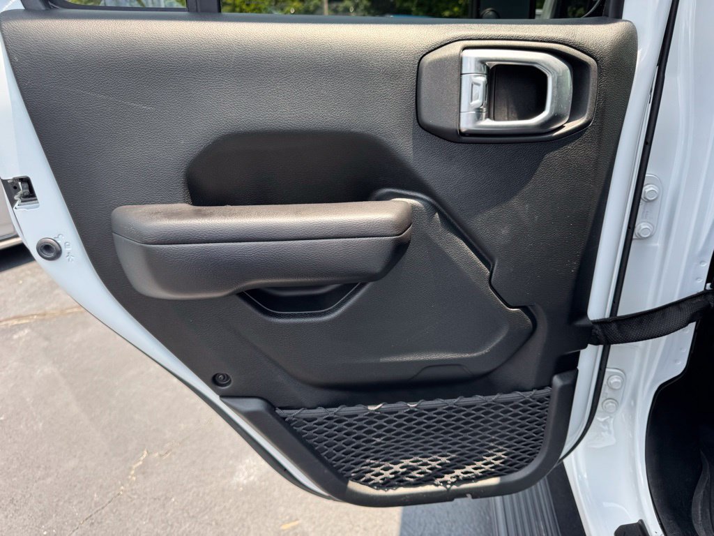 Used 2020 Jeep Gladiator Rubicon w/ Trailer Tow Package AWD/4WD image 27