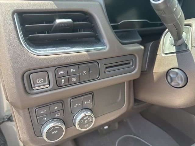 Used 2023 GMC Yukon SLT w/ SLT Premium Package AWD/4WD image 12