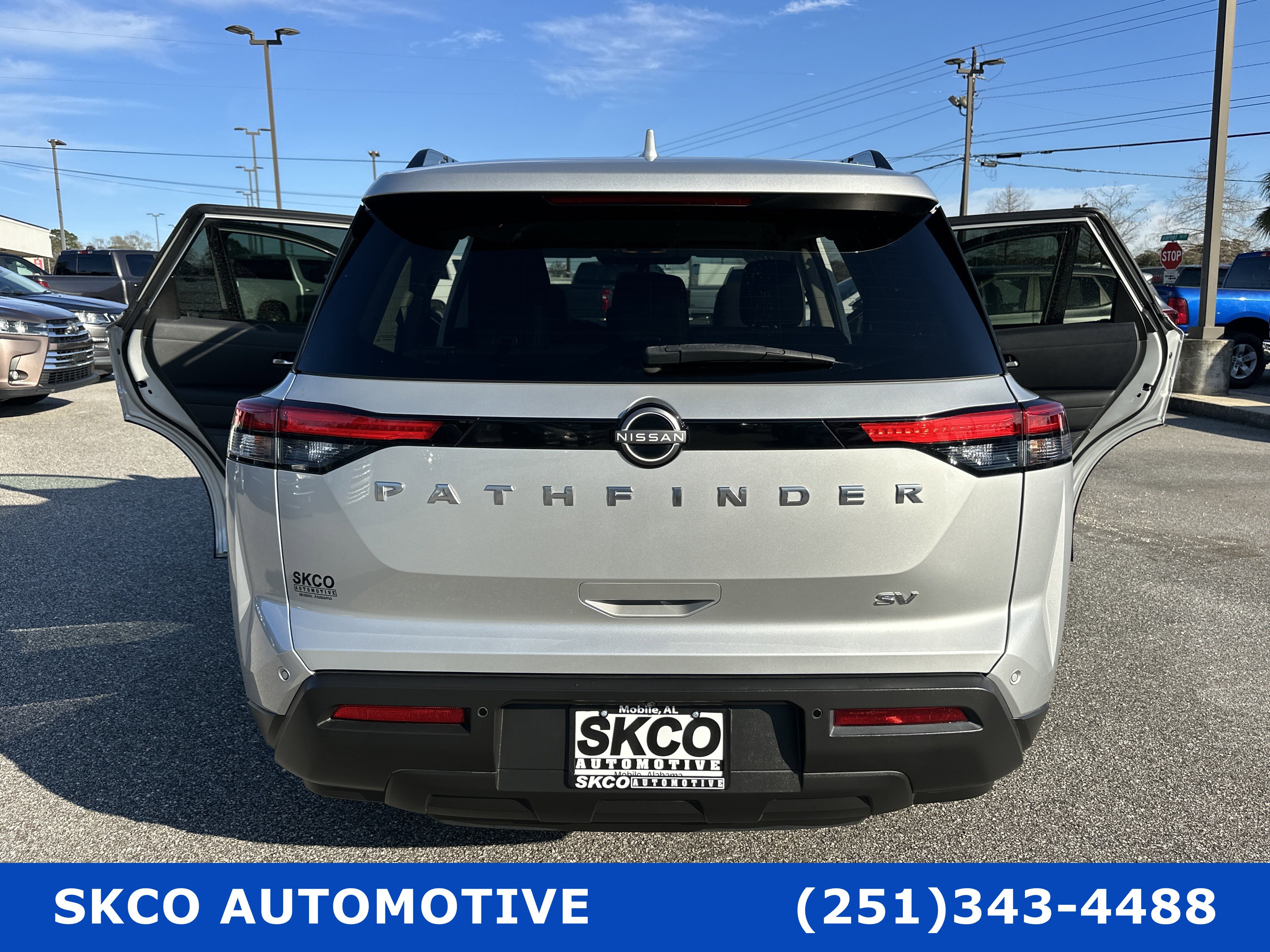 Used 2022 Nissan Pathfinder SV image 32