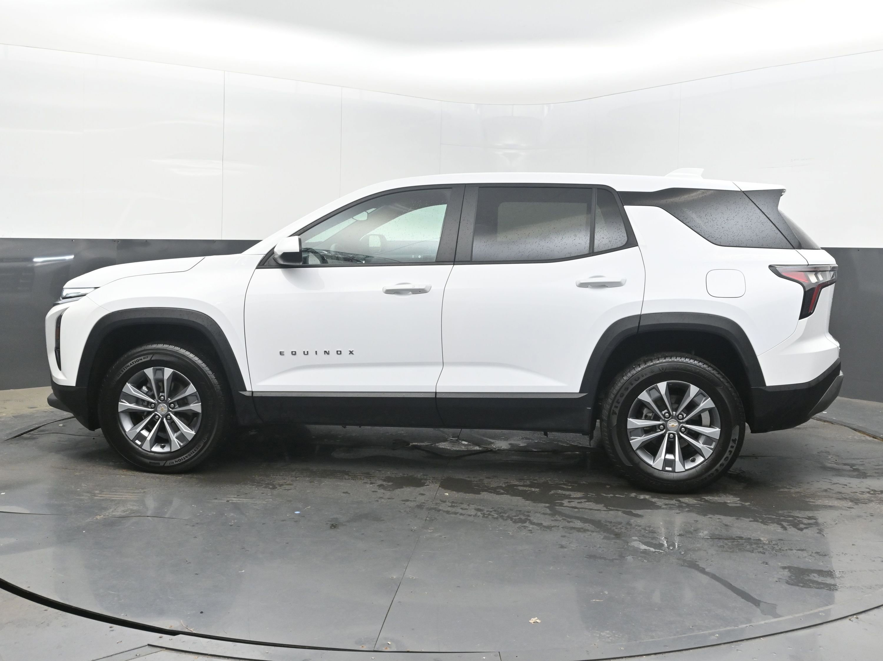 Used 2025 Chevrolet Equinox LT FWD image 7