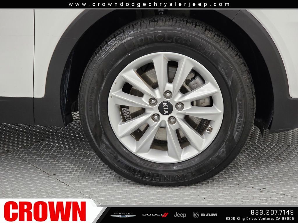 Used 2020 Kia Sorento LX image 9