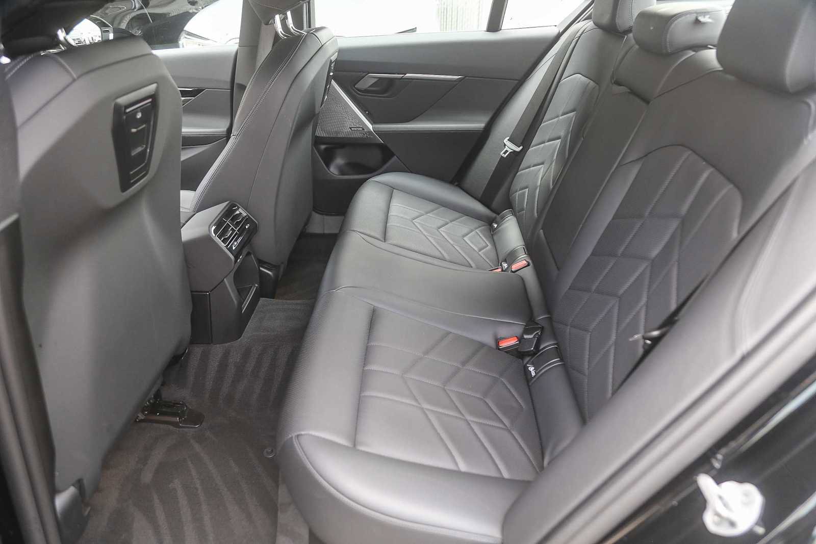 Certified 2025 BMW 530i image 15