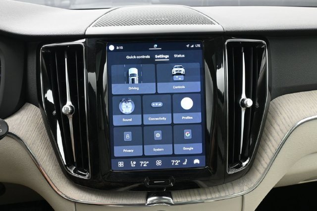 Used 2023 Volvo XC60 B5 Plus w/ Protection Package Premier FWD image 16