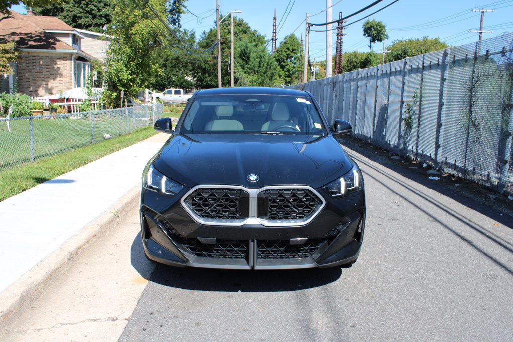 Used 2026 BMW X2 xDrive28i AWD/4WD image 3