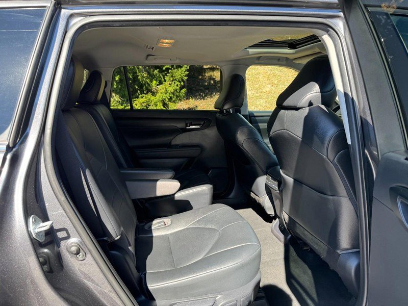 Used 2021 Toyota Highlander XLE image 10