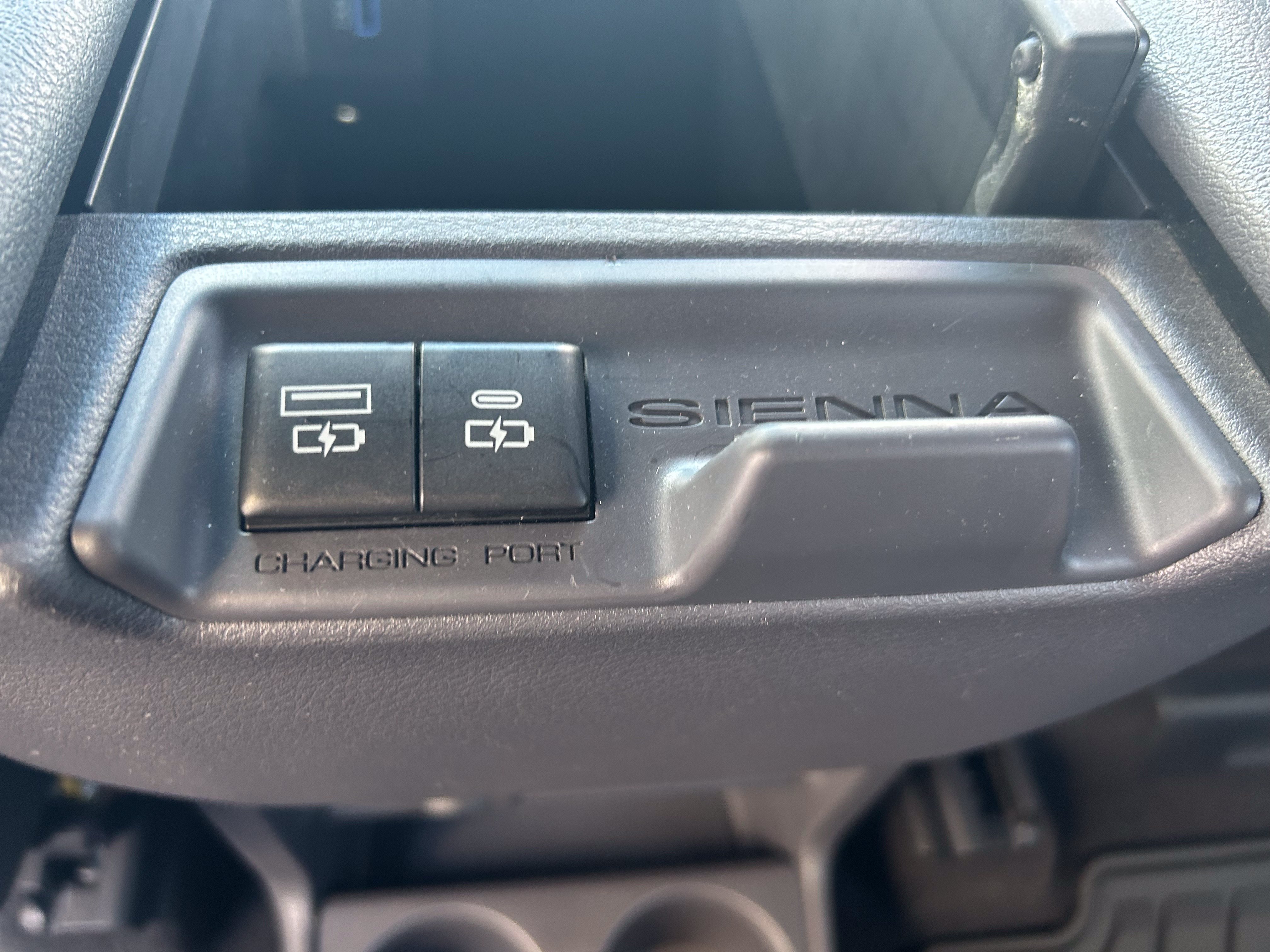 Certified 2022 Toyota Sienna XSE w/ XSE Plus Package FWD image 19