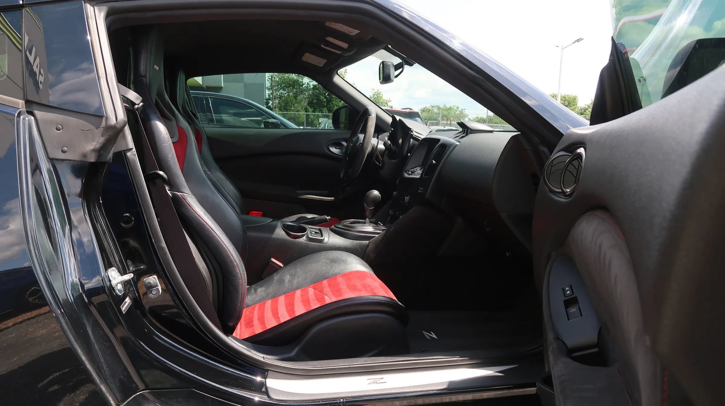 Used 2019 Nissan 370Z NISMO RWD image 18