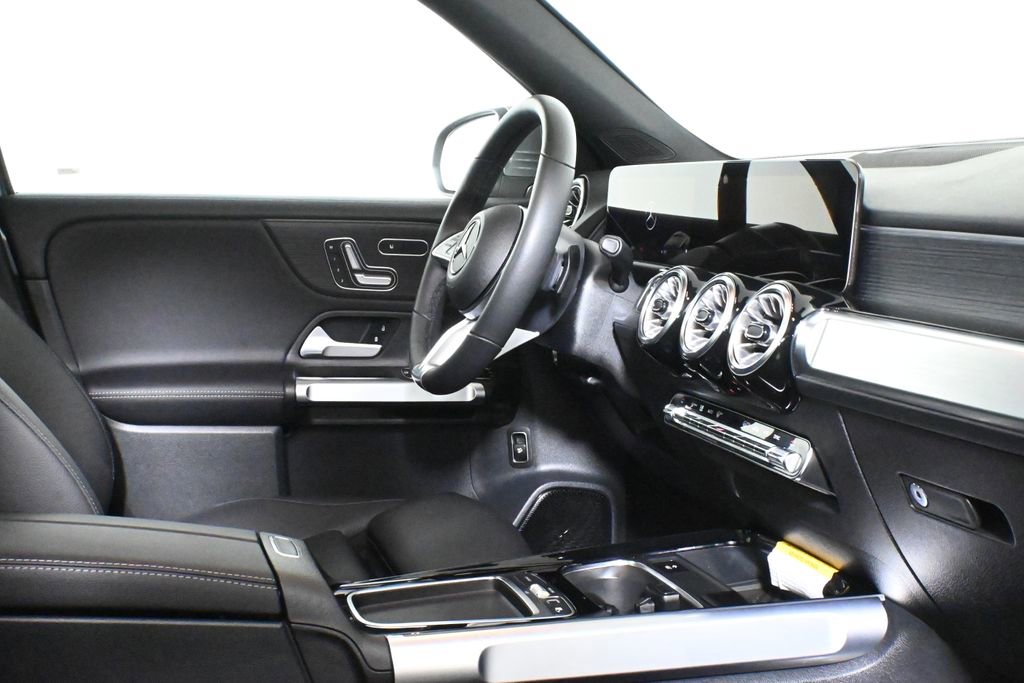 Certified 2026 Mercedes-Benz GLB 250 4MATIC image 31