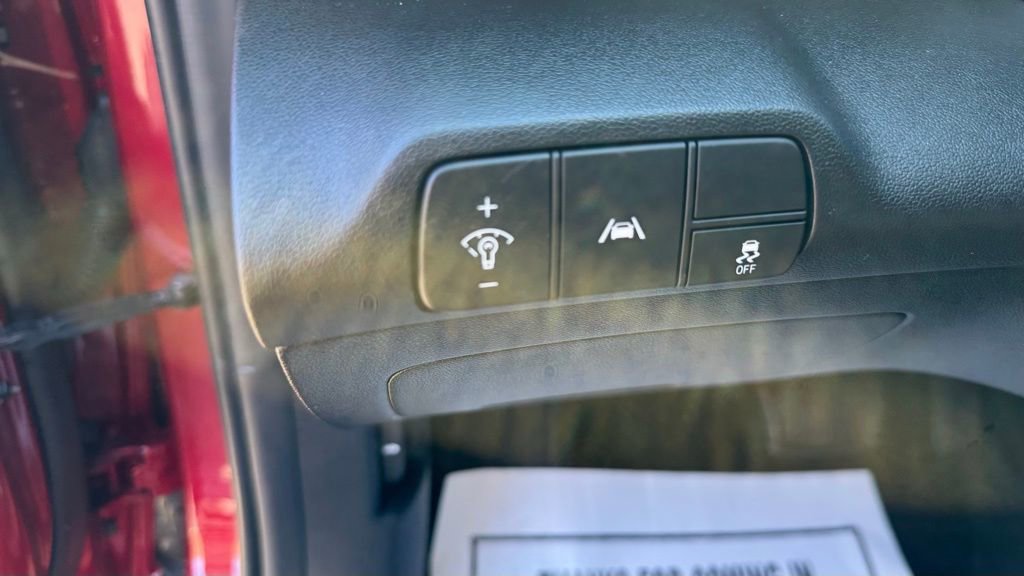 Used 2023 Hyundai Elantra SEL image 15