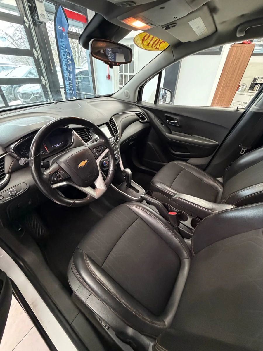 Used 2019 Chevrolet Trax LT w/ LT Convenience Package FWD image 7