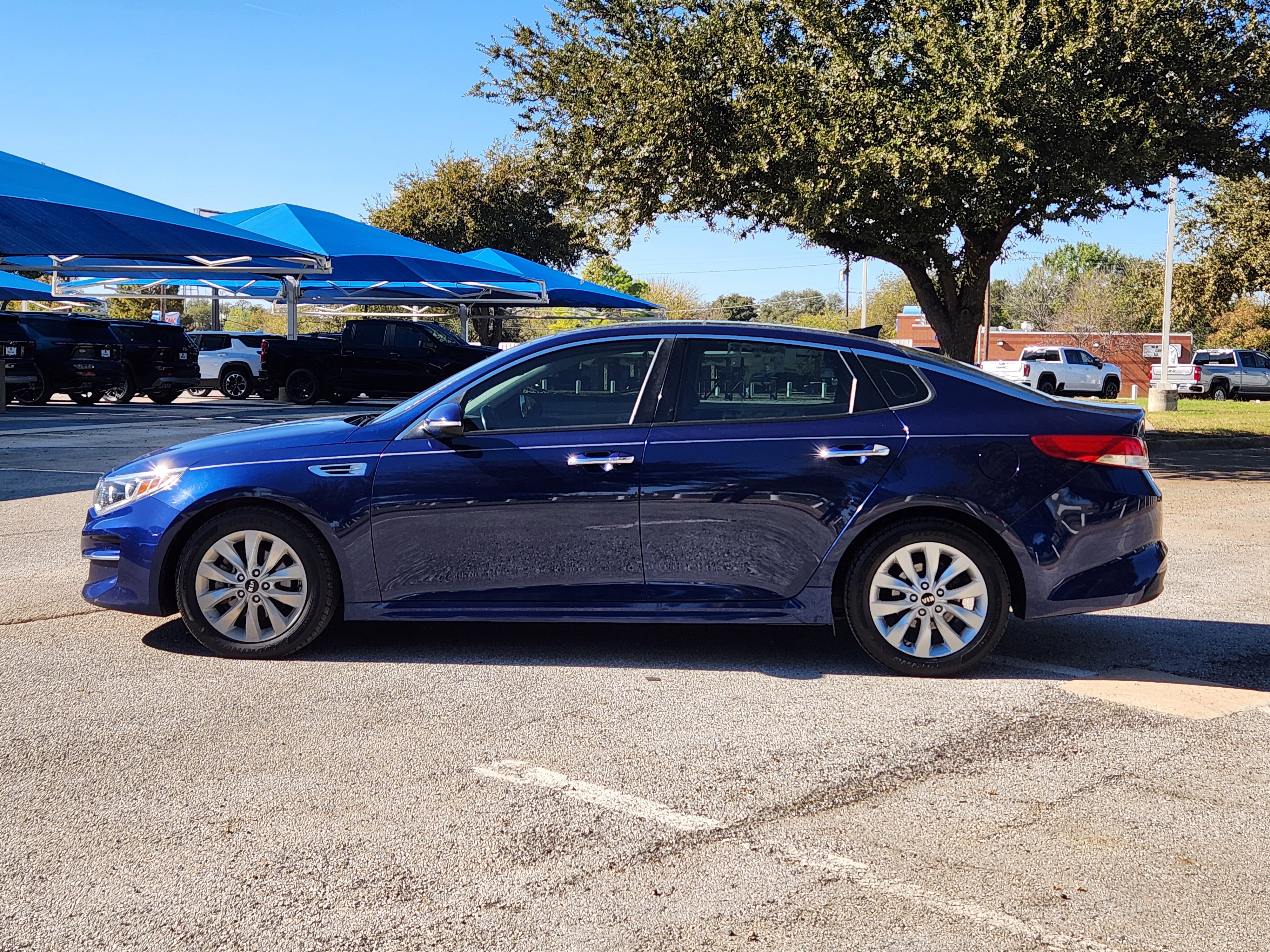Used 2016 Kia Optima EX w/ Premium Package image 4