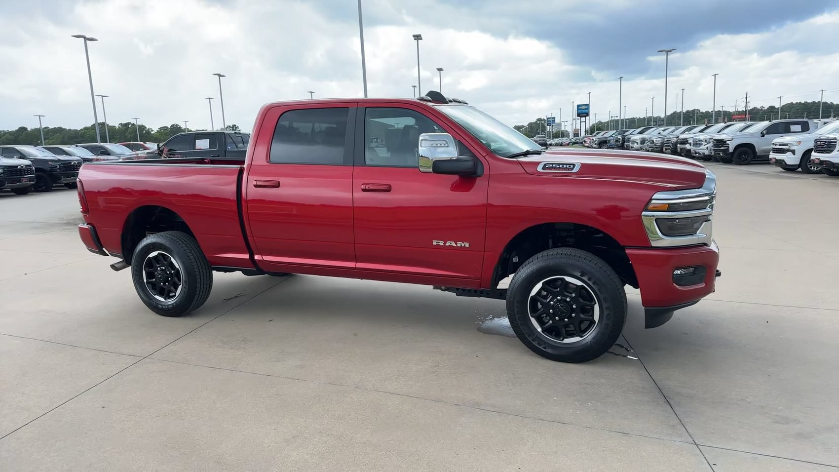 Used 2026 RAM 2500 Laramie AWD/4WD image 2