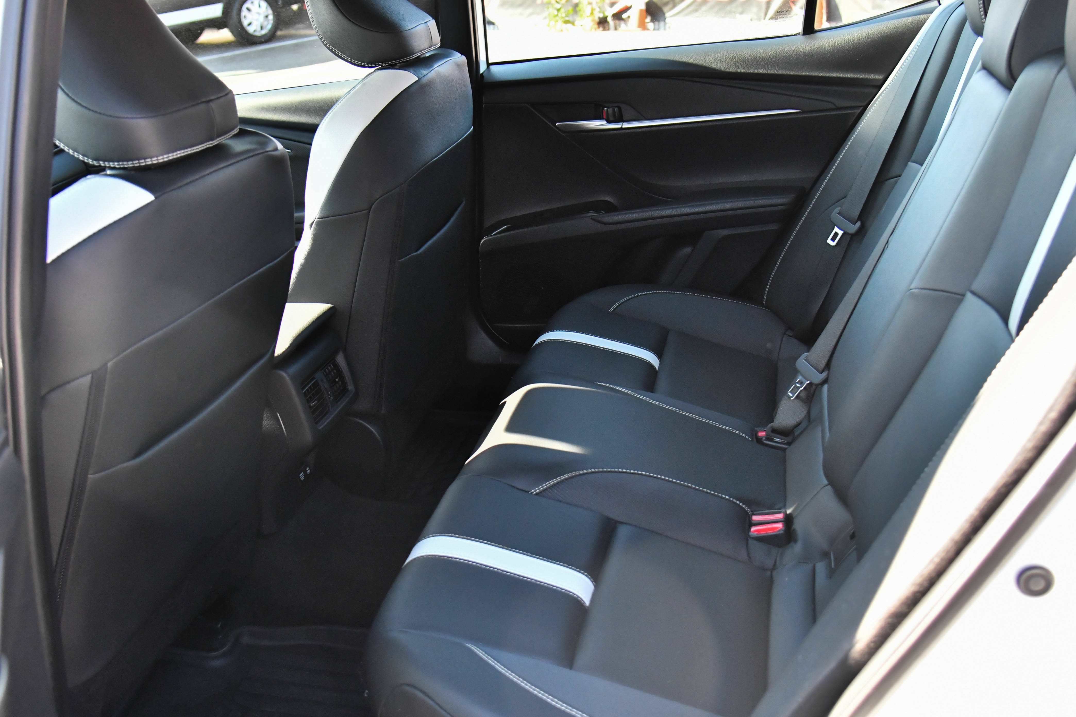 Used 2026 Toyota Camry SE FWD image 37