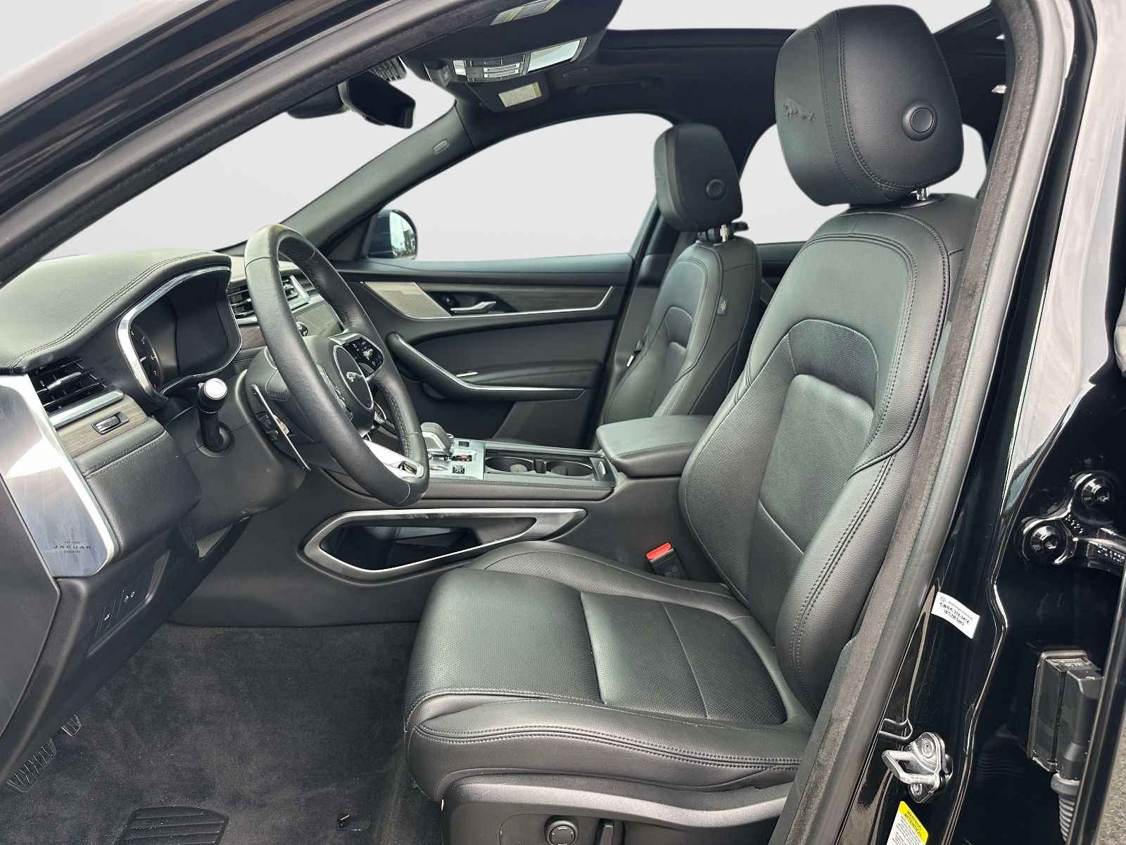 Used 2023 Jaguar F-PACE S AWD/4WD image 15