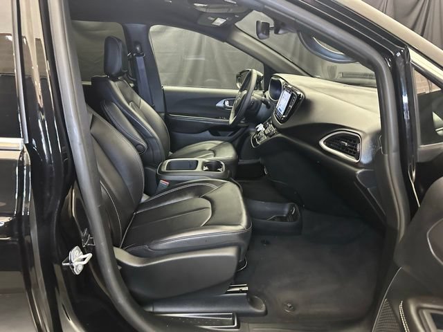 Used 2026 Chrysler Pacifica Select FWD image 15