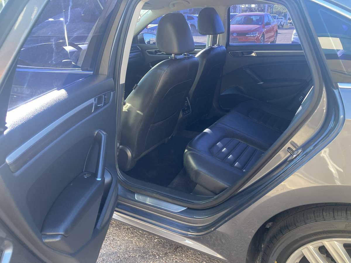 Used 2017 Volkswagen Passat 1.8T SEL Premium image 6