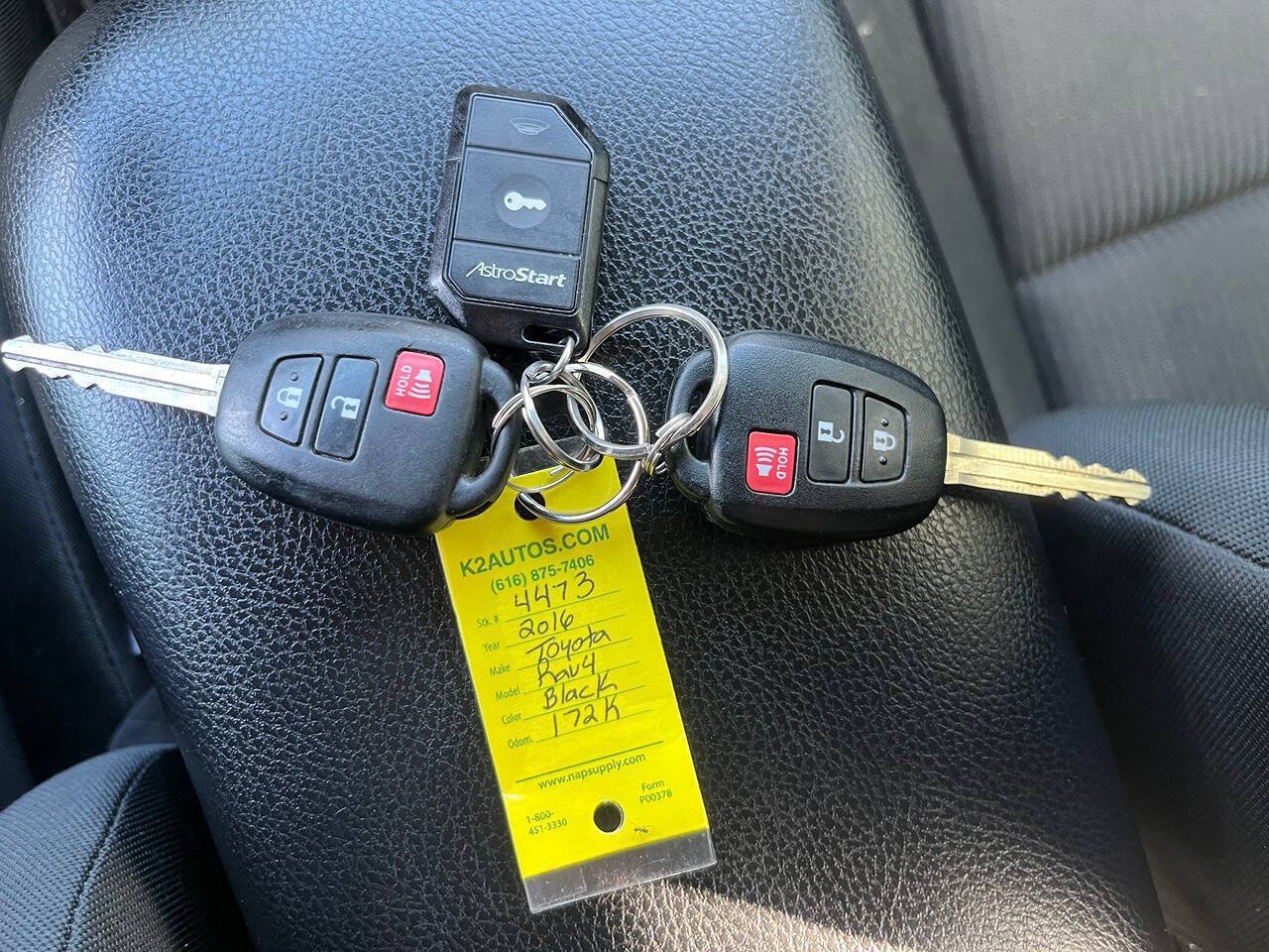 Used 2016 Toyota RAV4 LE AWD/4WD image 12