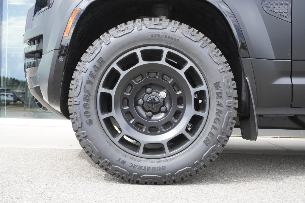New 2026 Land Rover Defender 110 OCTA AWD/4WD image 33