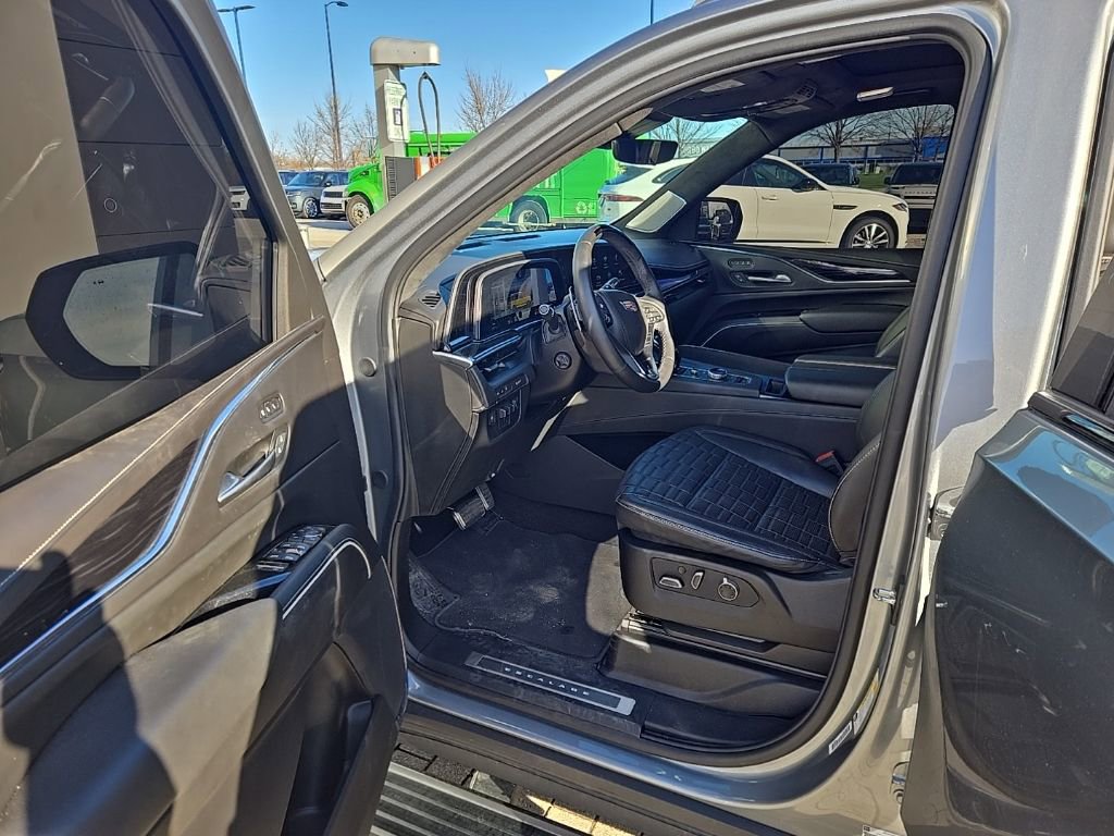 Used 2023 Cadillac Escalade V image 16