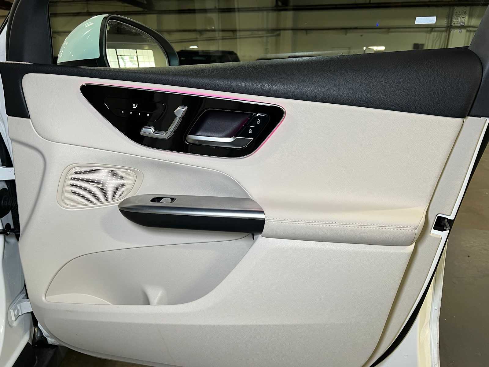 Used 2025 Mercedes-Benz GLC 300 4MATIC image 10