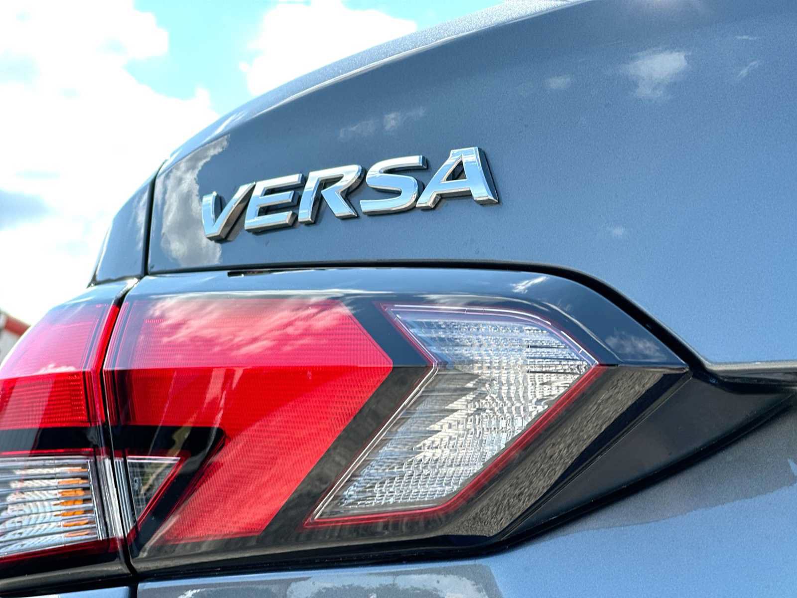 Used 2025 Nissan Versa SV w/ Trunk Package FWD image 15