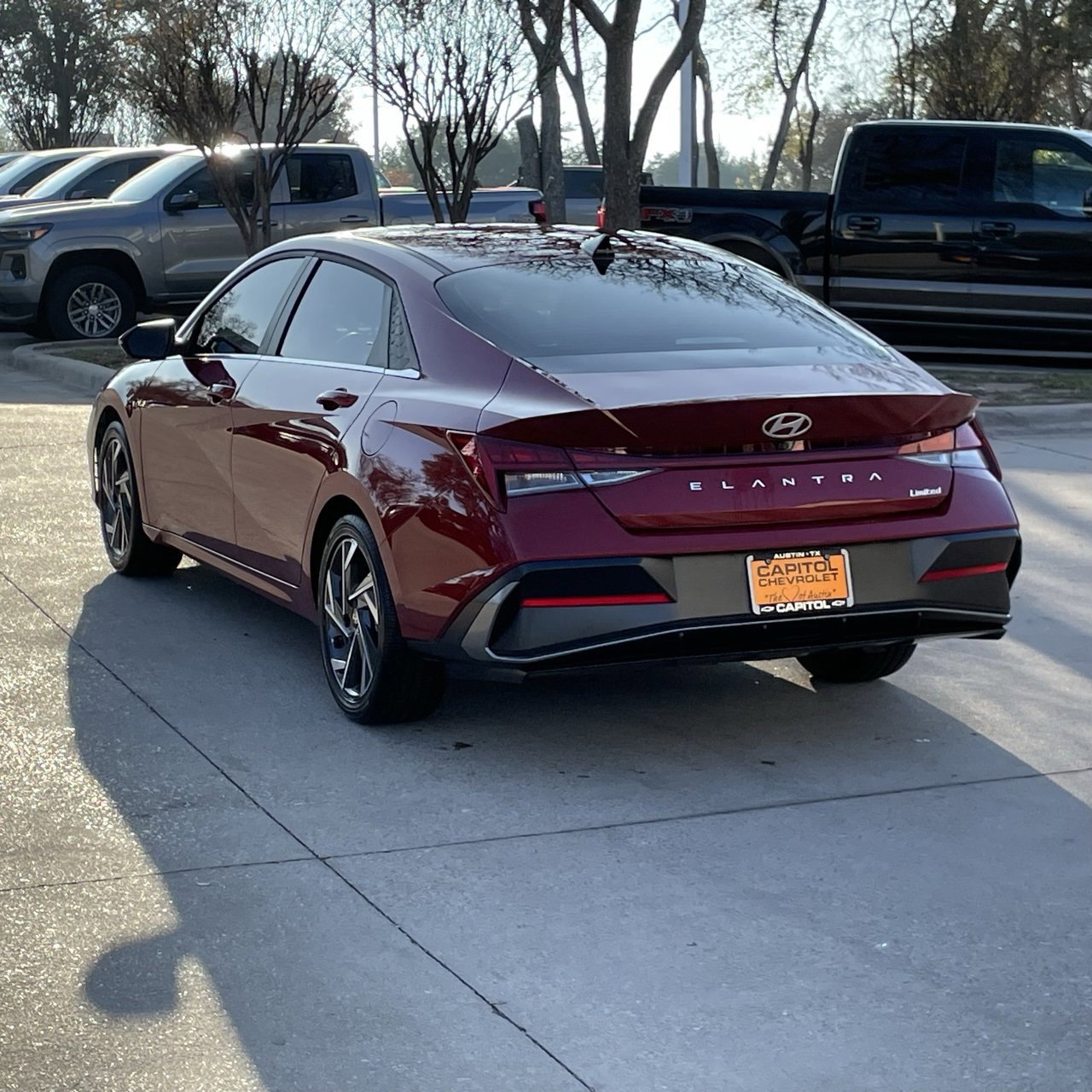 Used 2025 Hyundai Elantra Limited image 4