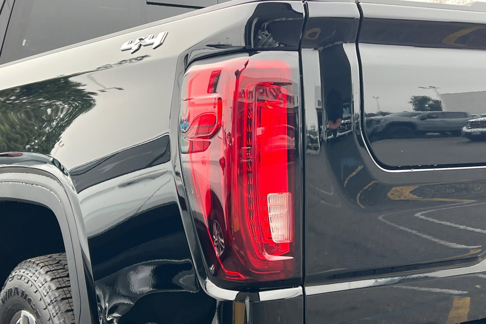 New 2026 GMC Sierra 1500 SLT w/ SLT Convenience Package image 7