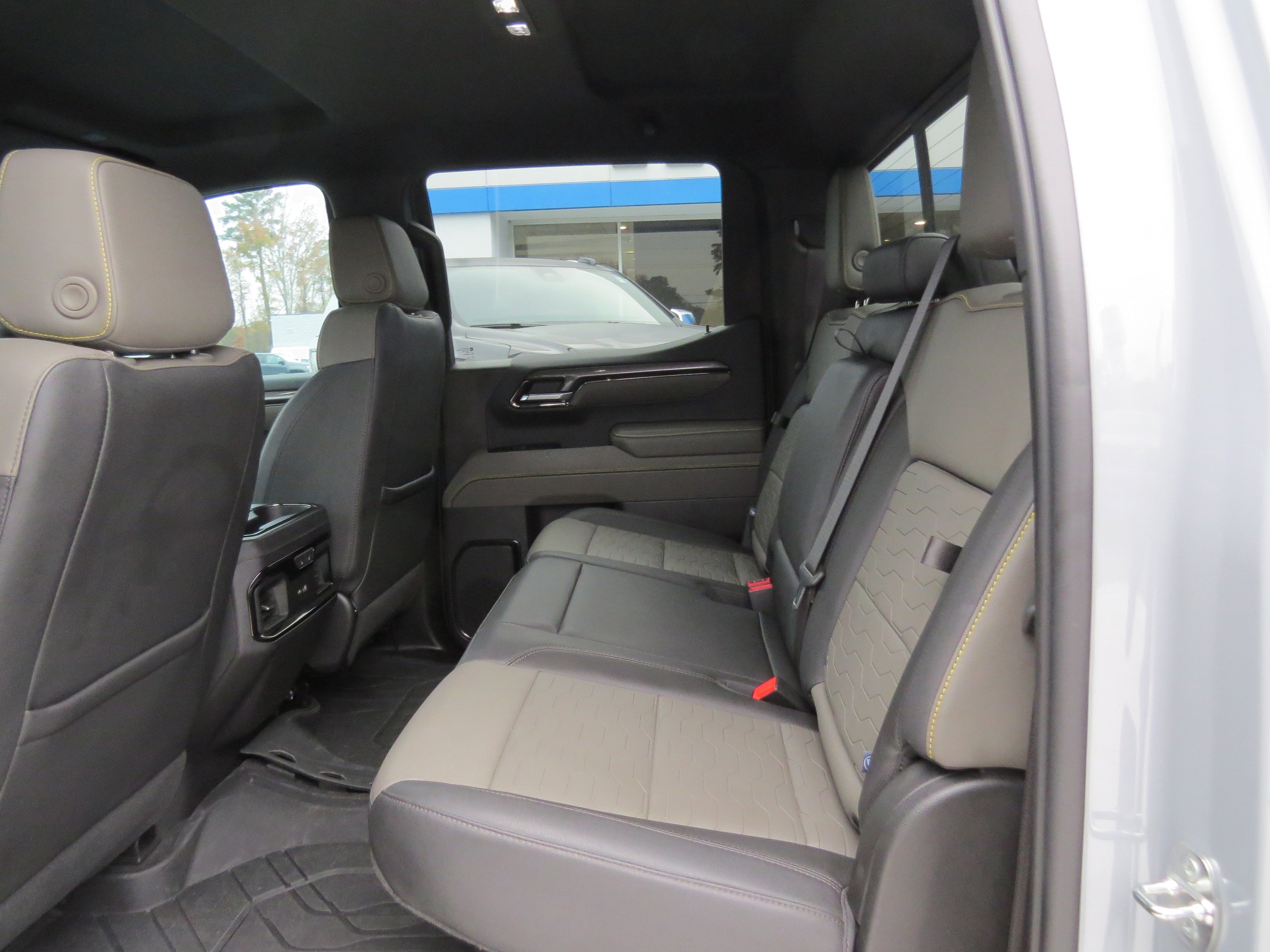 Used 2024 Chevrolet Silverado 1500 ZR2 w/ Technology Package AWD/4WD image 13