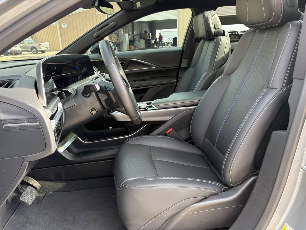 Used 2024 Cadillac Lyriq Luxury RWD image 11