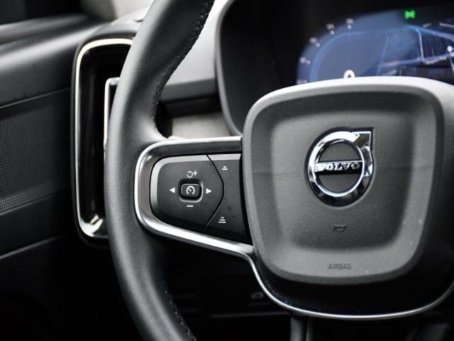 Certified 2025 Volvo XC40 B5 Core AWD/4WD image 20