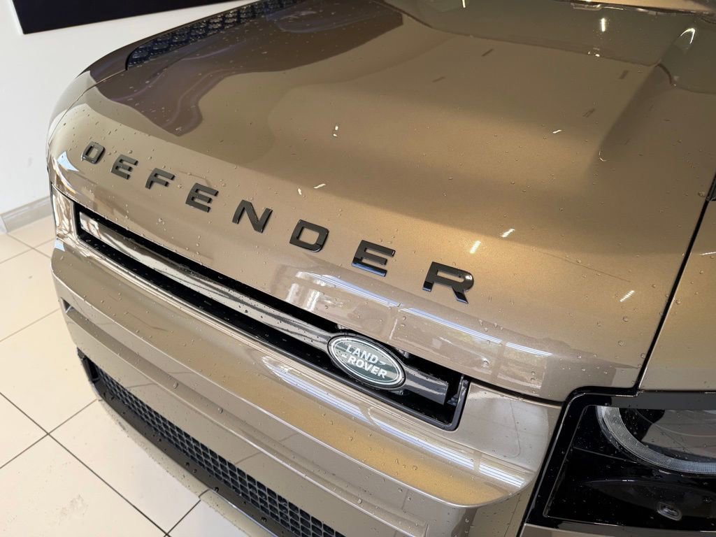 New 2025 Land Rover Defender 130 X-Dynamic SE image 9