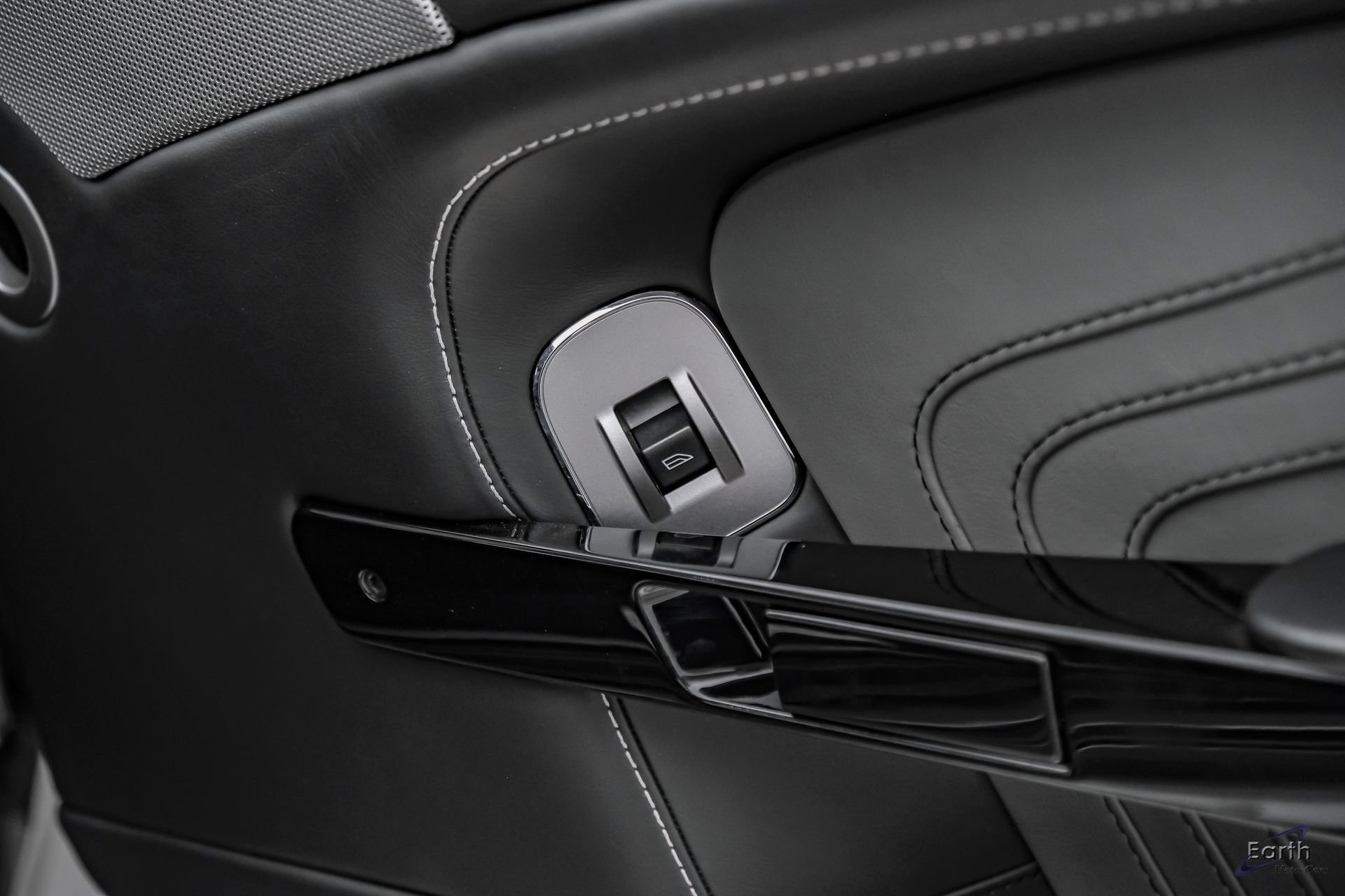 Used 2014 Aston Martin V8 Vantage S RWD image 94