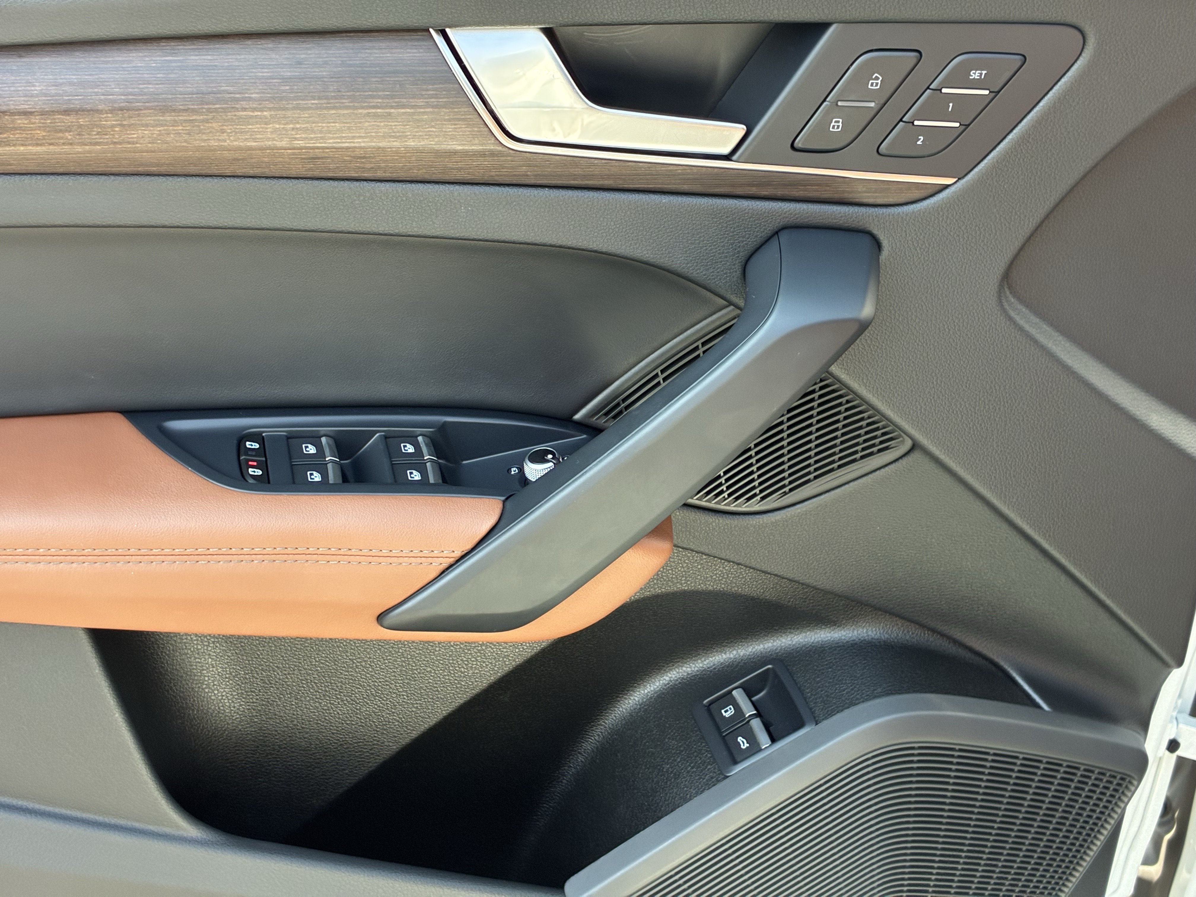 Used 2023 Audi Q5 e Premium Plus w/ Premium Plus Package AWD/4WD image 28