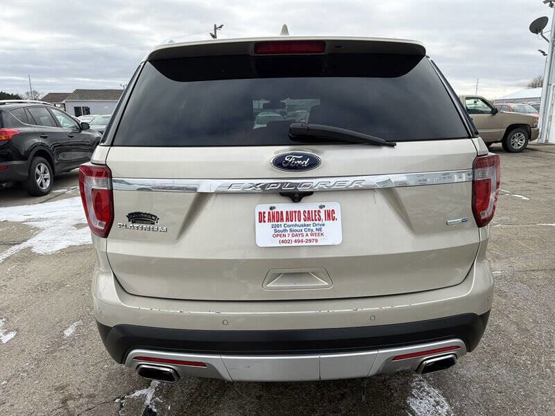 Used 2017 Ford Explorer Platinum image 5
