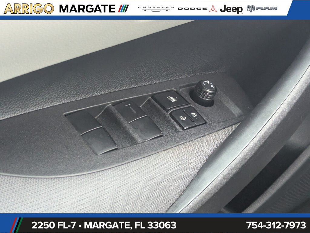 Used 2025 Toyota Corolla LE FWD image 17
