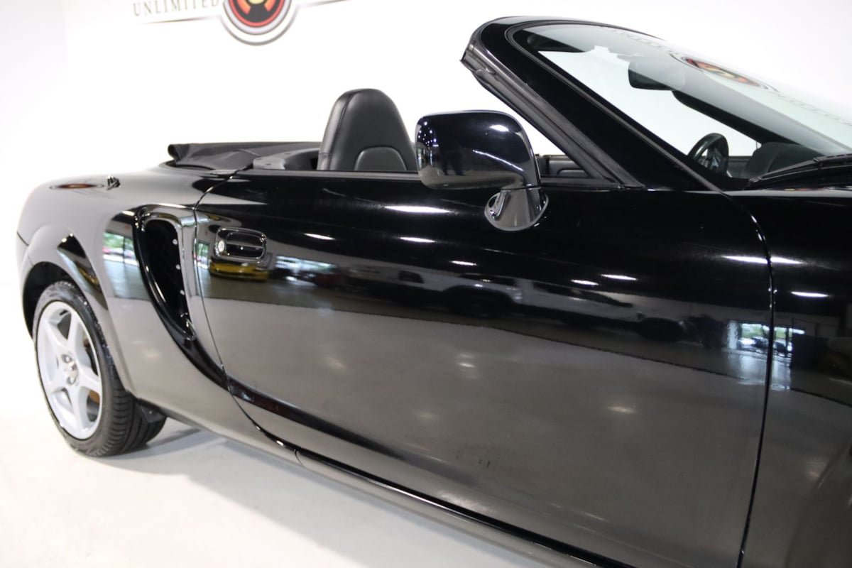 Used 2004 Toyota MR2 RWD image 8