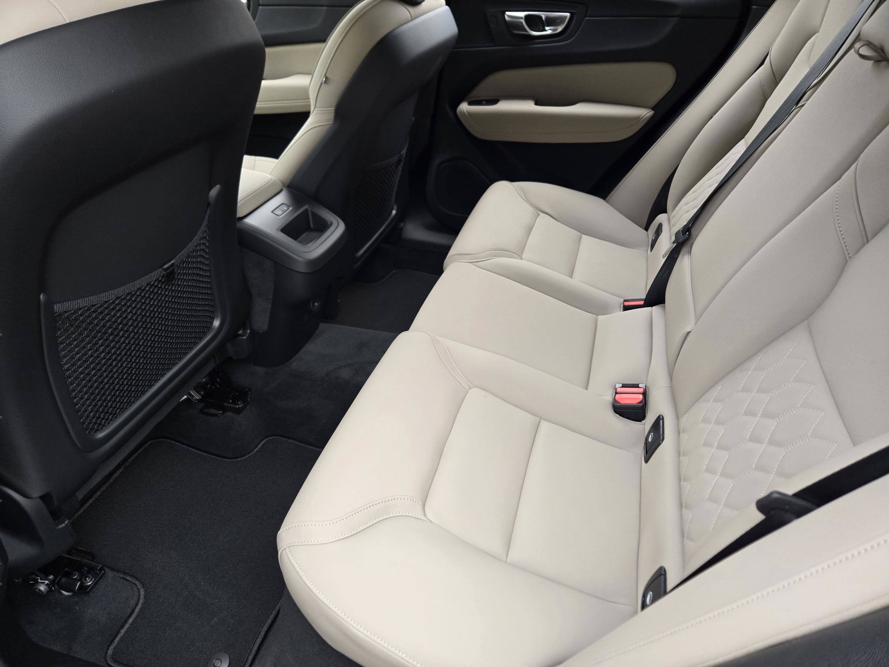 New 2026 Volvo XC60 B5 Plus w/ Protection Package Premier AWD/4WD image 24